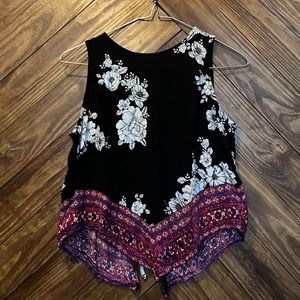 Chloe & Katie sleeveless top. Size:Small Color: Black/white/purple